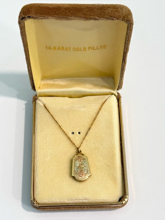 Jewelry - Vintage Gold Filled Etched Floral Flower Locket Necklace